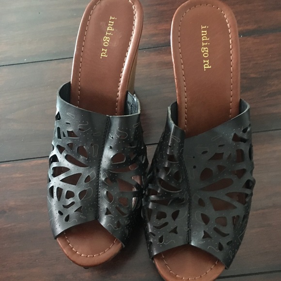 Cute Spring/Summer Sandals - Picture 2 of 2